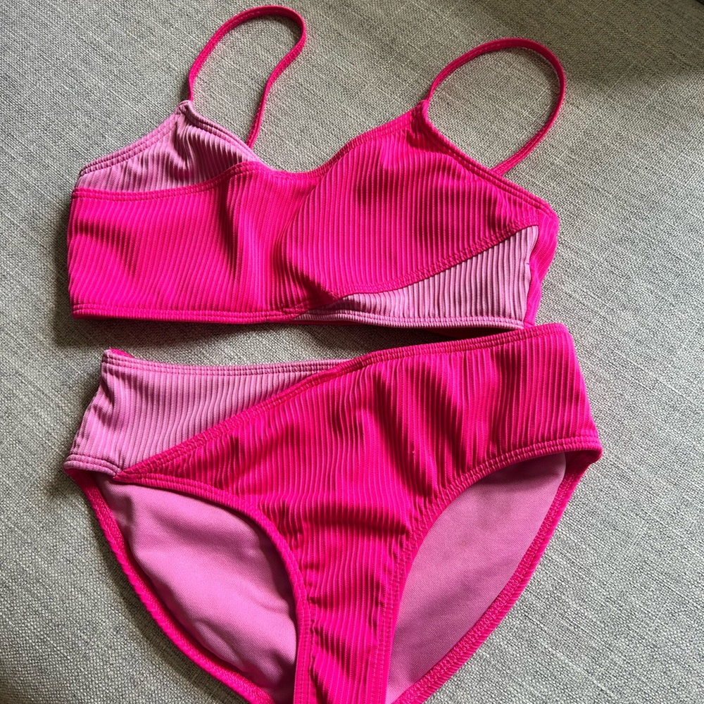 Abercrombie kids Hot Pink Ribbed Two-Tone Bikini Set, size 9/10